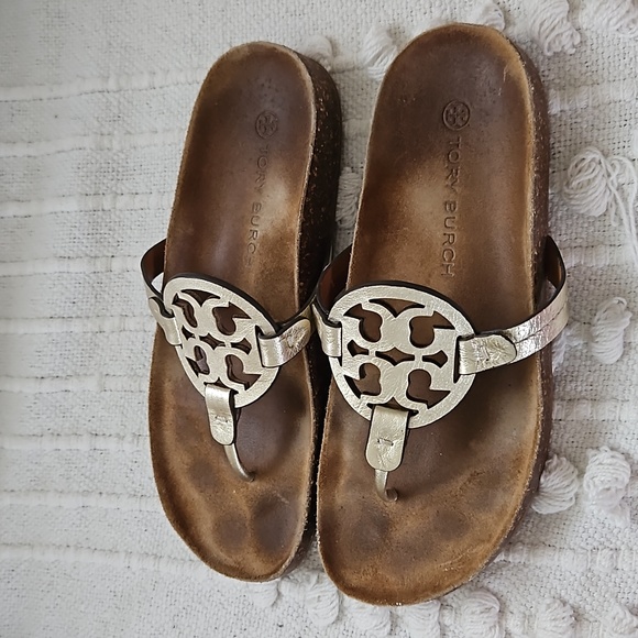 Tory Burch sandals sz 8 color gold metallic in excellent condition - Picture 2 of 7